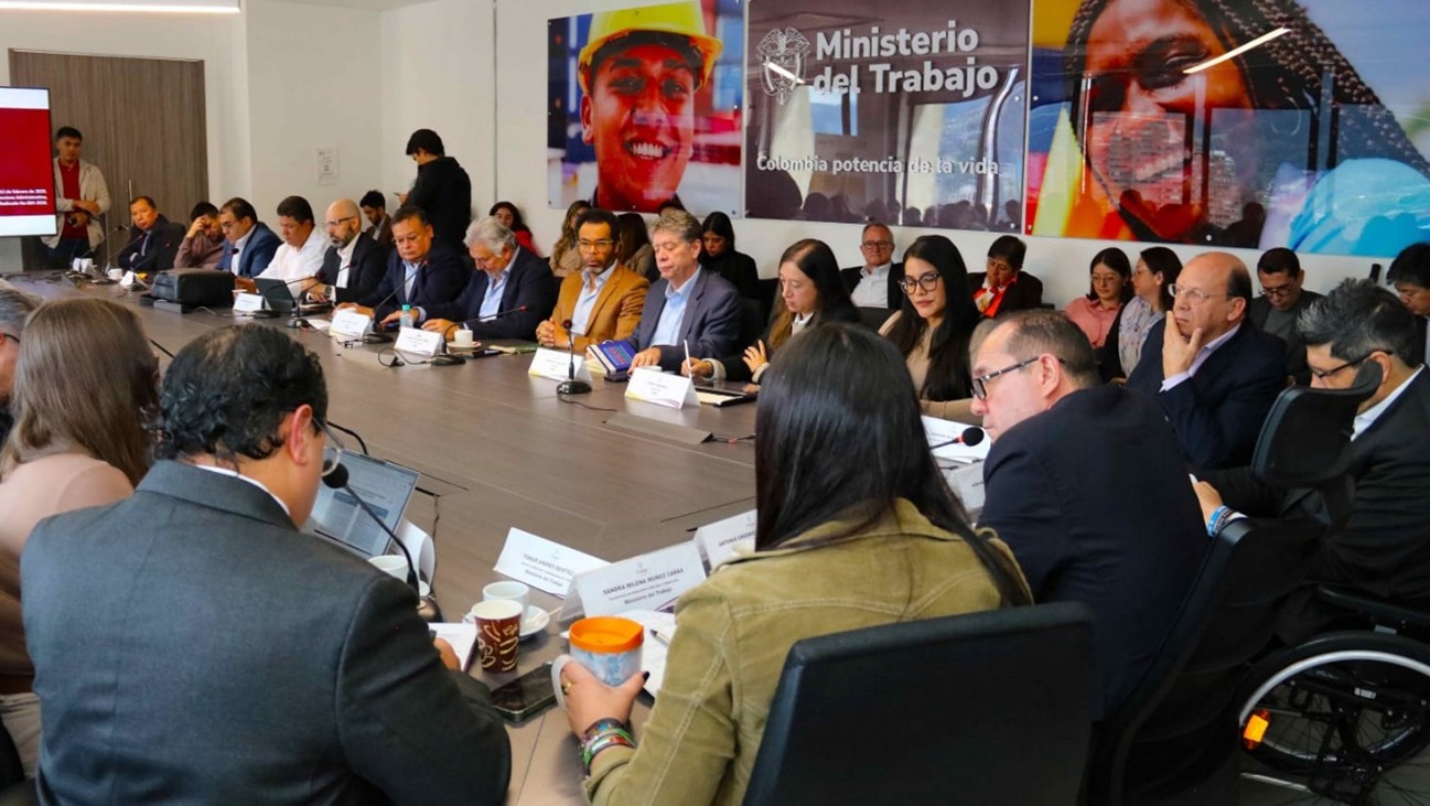 Gobierno, empresarios y centrales obreras coinciden en defender el incremento del 23% del salario vital