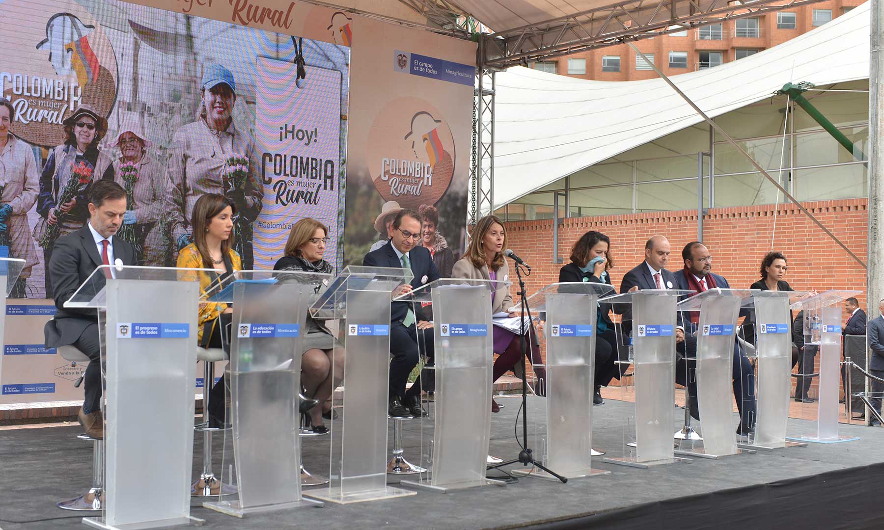 mujer Pacto