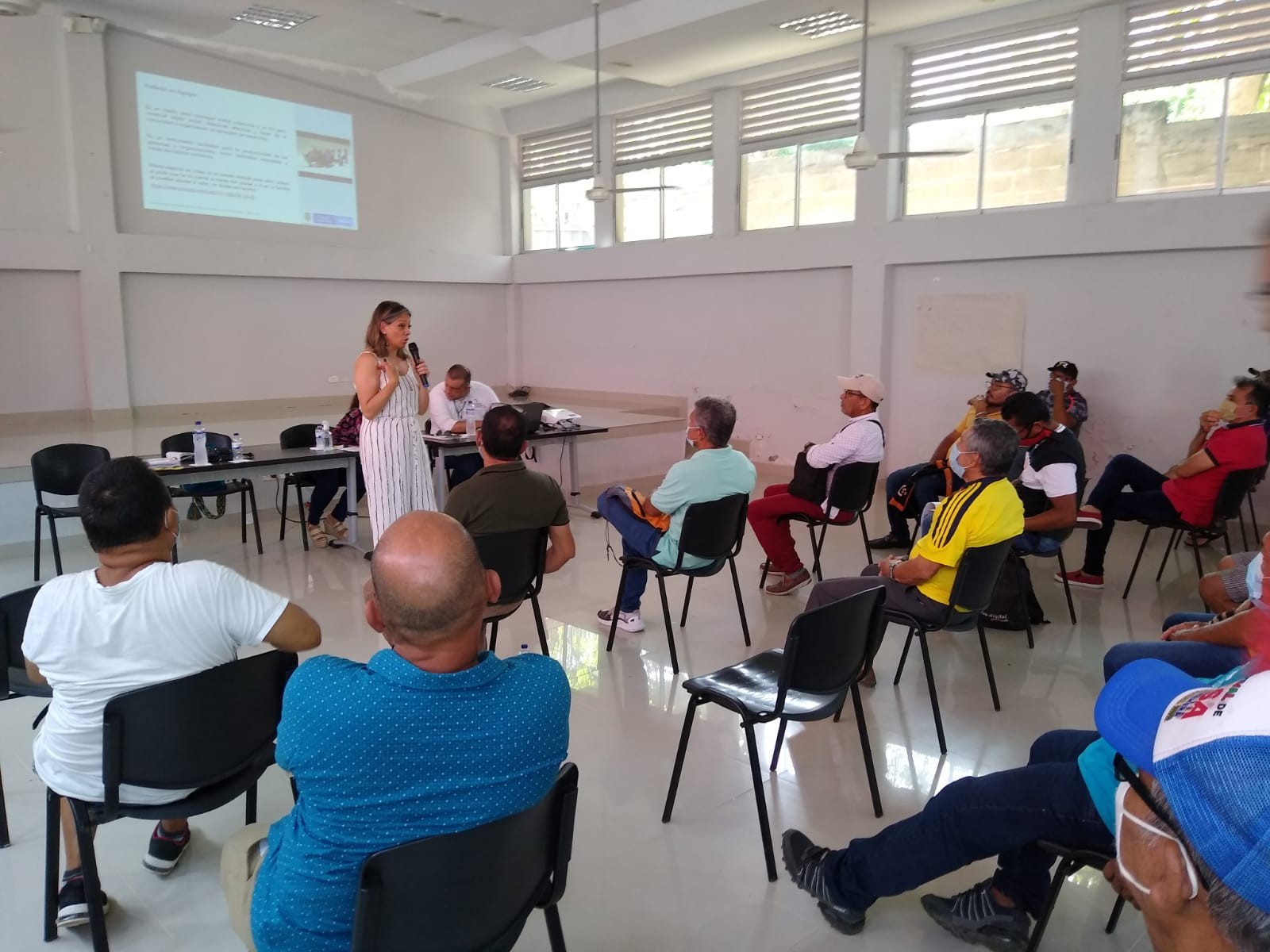 Carpinteros se capacitaron en el Curso Básico de Economía Solidaria en Sincelejo Carpinteros se capacitaron en el Curso Básico de Economía Solidaria en Sincelejo