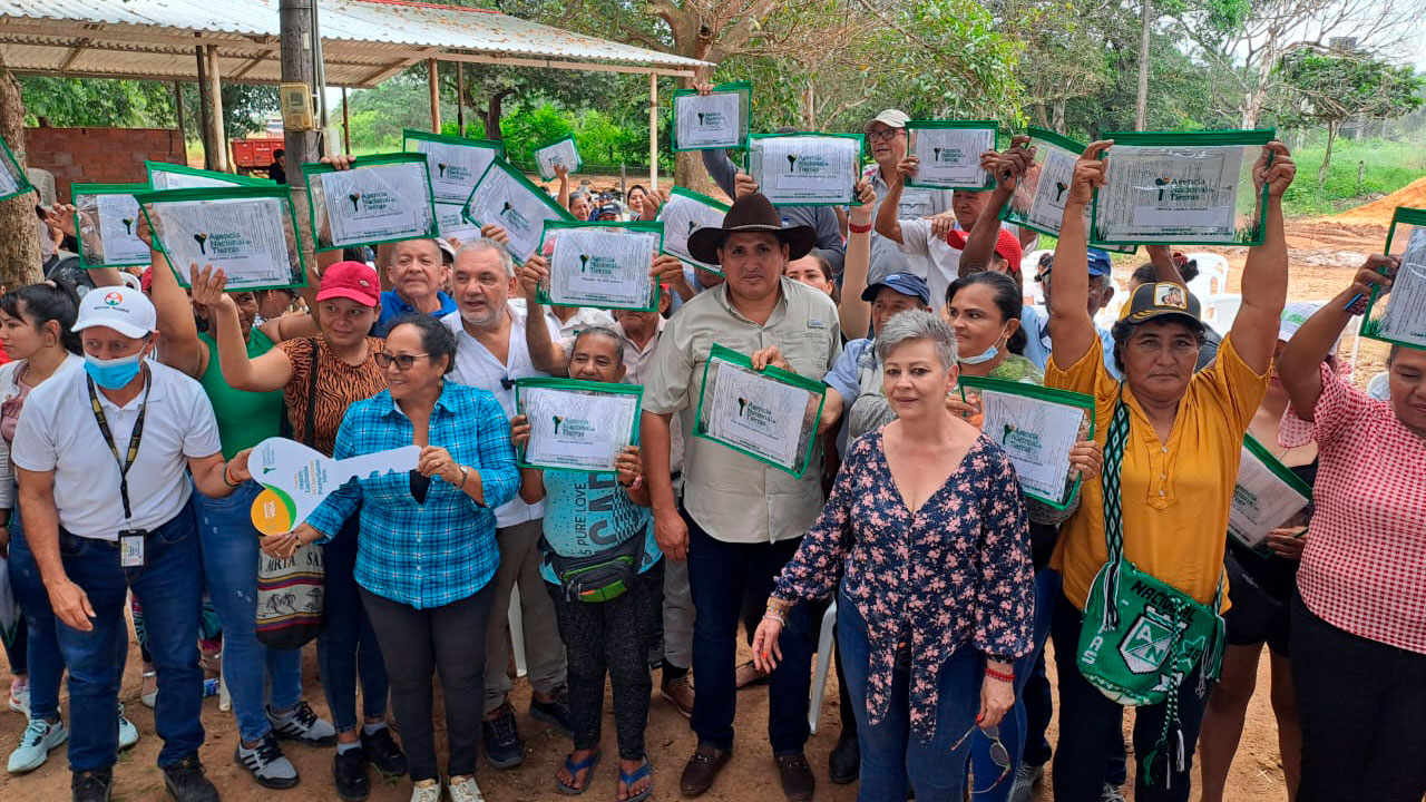 Familias campesinas recibieron un predio productivo y 62 títulos de propiedad individual en el departamento del Meta Familias campesinas recibieron un predio productivo y 62 títulos de propiedad individual en el departamento del Meta