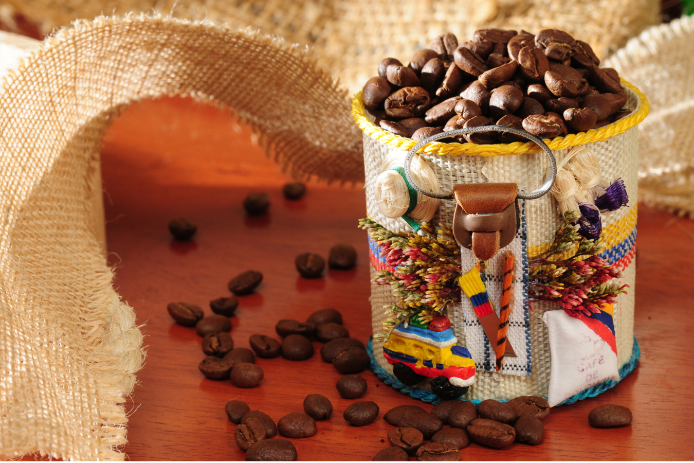 Firmantes de paz abren su primera tienda de café