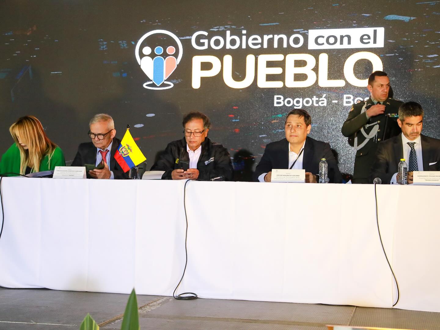 Créditos y asistencia técnica para la conectividad popular Créditos y asistencia técnica para la conectividad popular