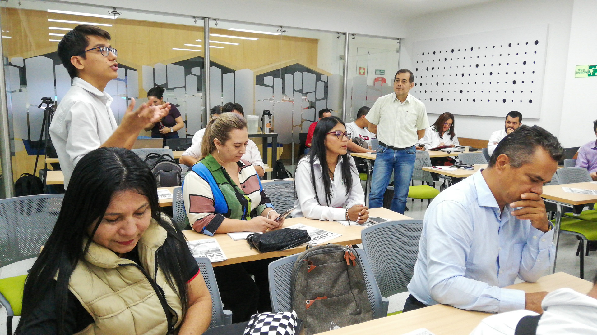 Unidos por el café: fortaleciendo cadenas de valor y generando oportunidades para los productores Unidos por el café: fortaleciendo cadenas de valor y generando oportunidades para los productores