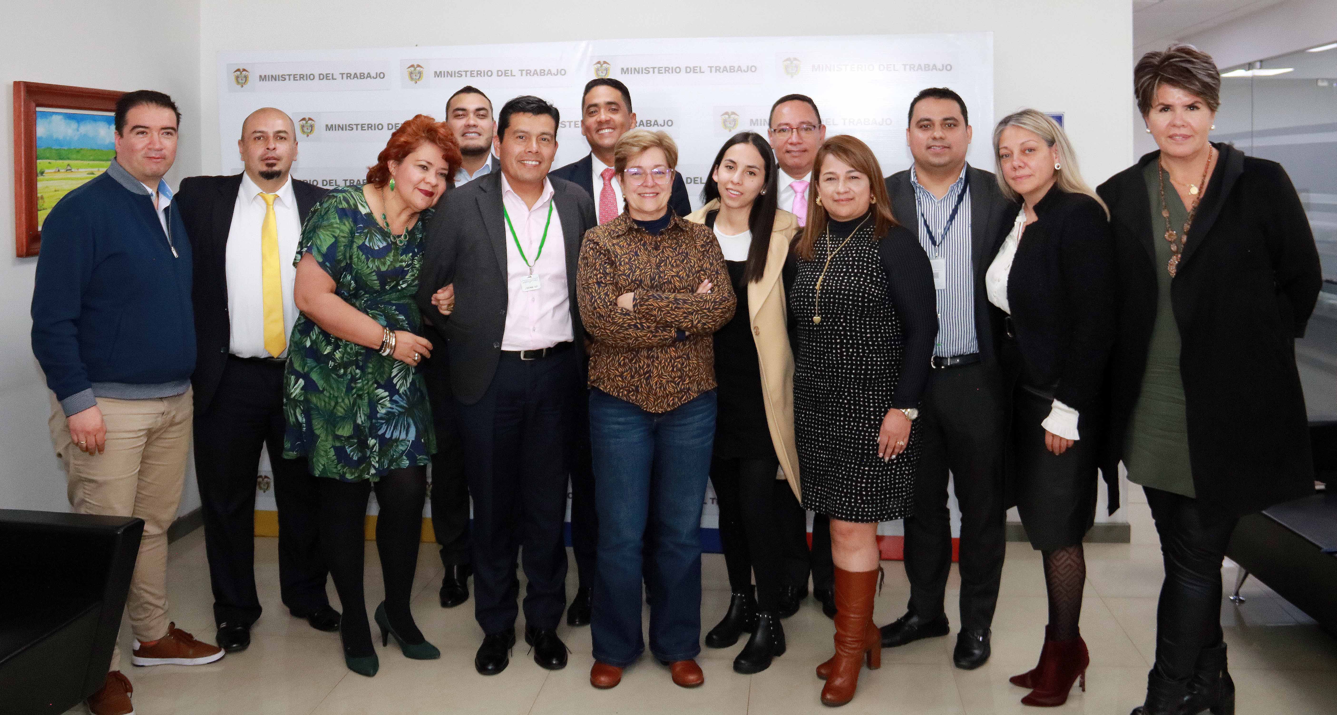 Encuentro con directivos y profesionales del área misional de la UAEOS Encuentro con directivos y profesionales del área misional de la UAEOS