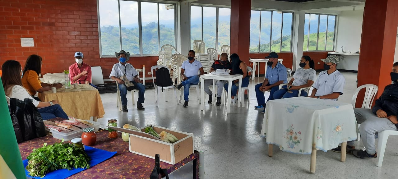 Acompañamiento a organizaciones en Pereira, Quindío y Manizales Acompañamiento a organizaciones solidarias