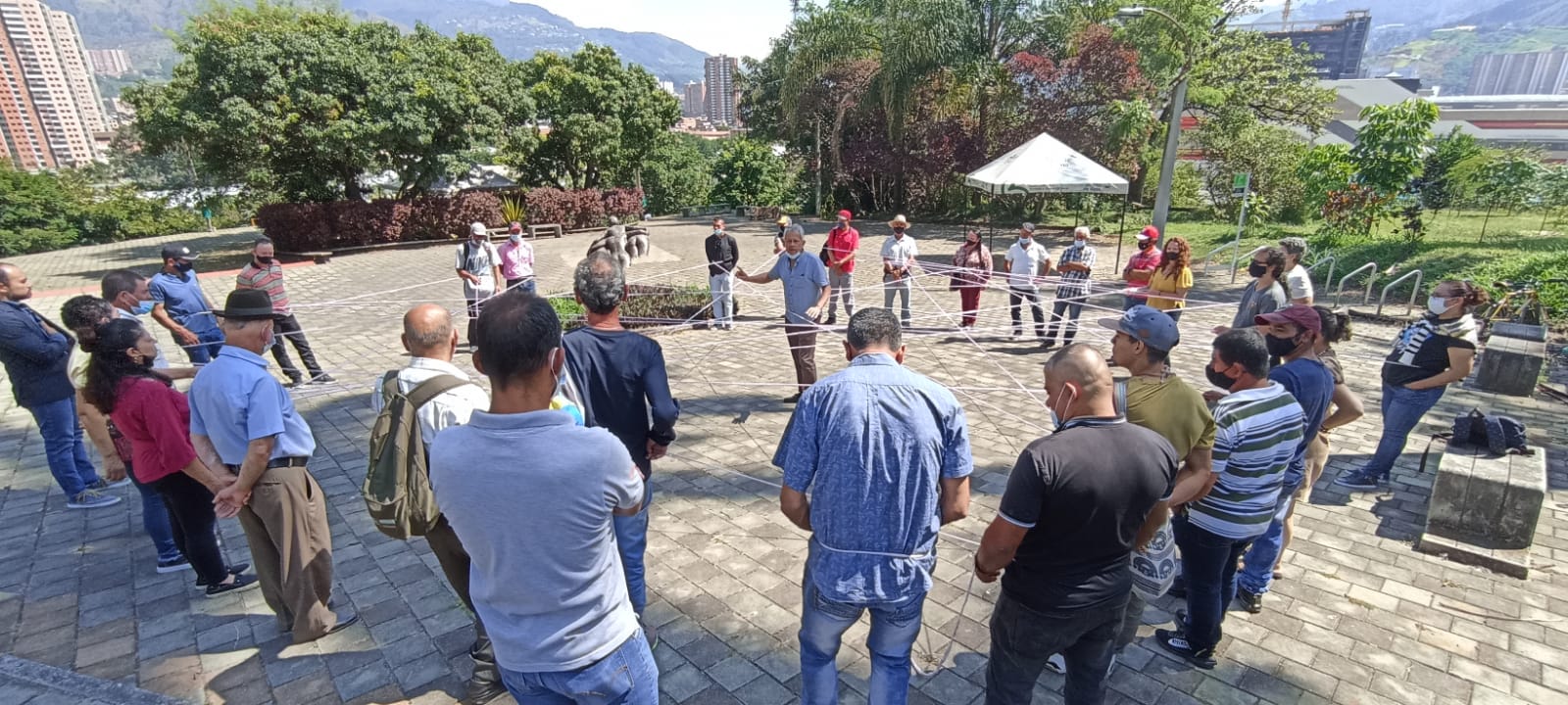 La UAEOS capacitó a pequeños agricultores en economía solidaria en el departamento de Antioquia La UAEOS capacitó a pequeños agricultores en economía solidaria en el departamento de Antioquia