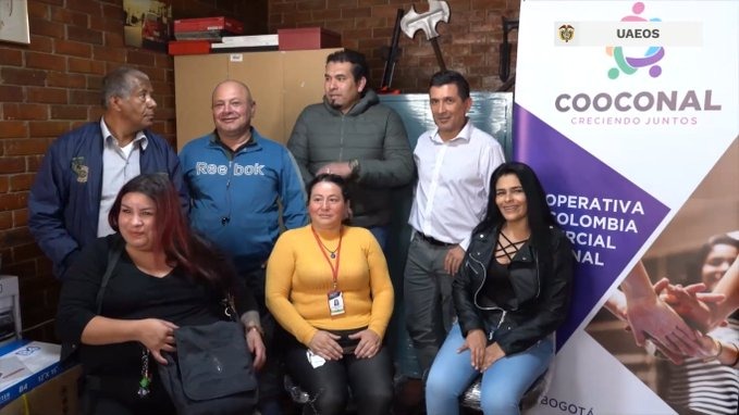 Gracias al apoyo de la UAEOS se conformó la Cooperativa Cooconal, de vendedores informales Gracias al apoyo de la UAEOS se conformó la Cooperativa Cooconal, de vendedores informales
