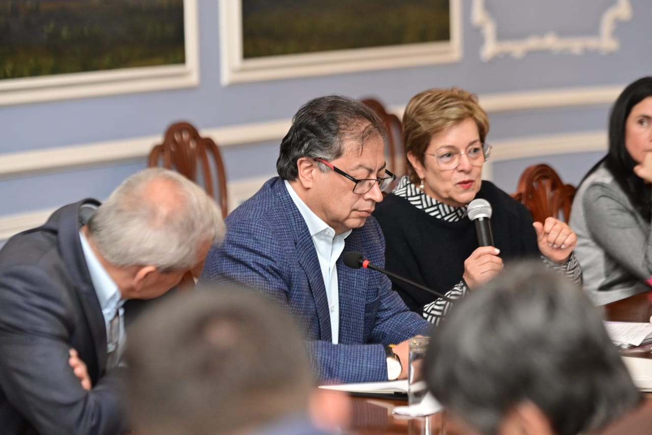Reunión con líderes del sector solidario y popular