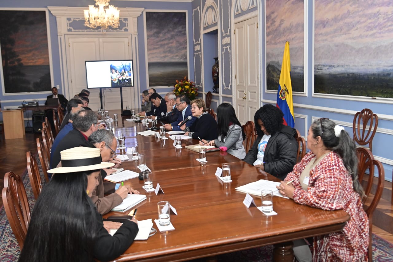 Reunión con líderes del sector solidario y popular