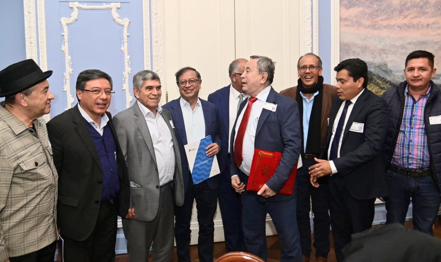 Reunión con líderes del sector solidario y popular
