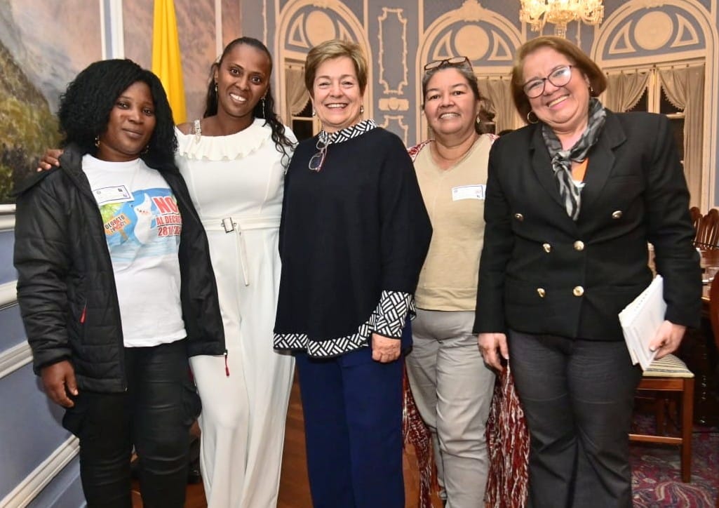 Reunión con líderes del sector solidario y popular