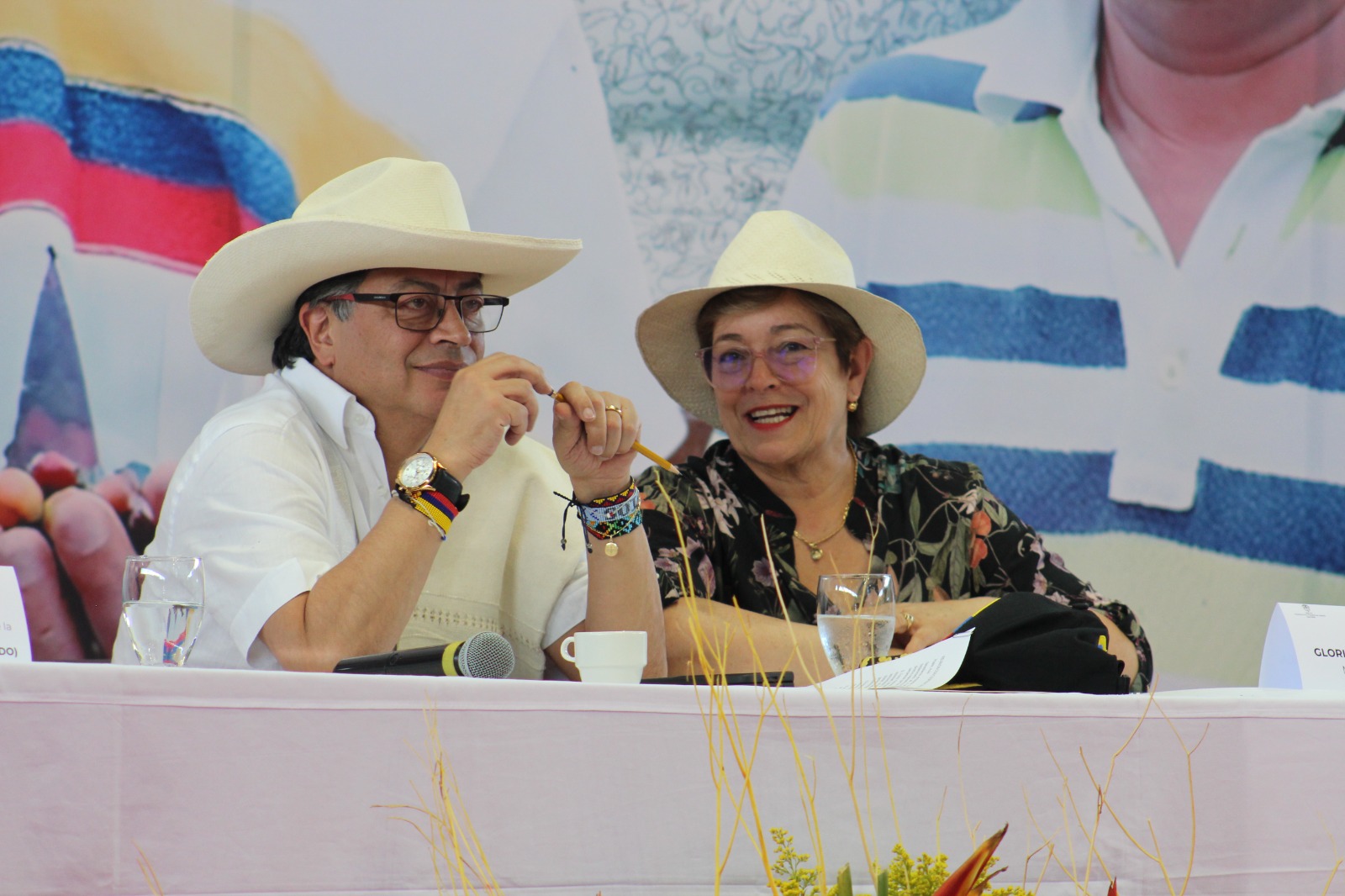 Presidente de la República ratifica la voluntad política de su Gobierno para promover y fortalecer a la economía solidaria, cooperativa, popular y comunitaria. Presidente de la República ratifica la voluntad política de su Gobierno para promover y fortalecer a la economía solidaria, cooperativa, popular y comunitaria.