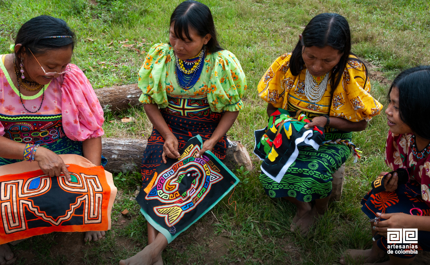 Artesanías de Colombia lanza tres cartillas para fortalecer el sector artesanal Artesanías de Colombia lanza tres cartillas para fortalecer el sector artesanal