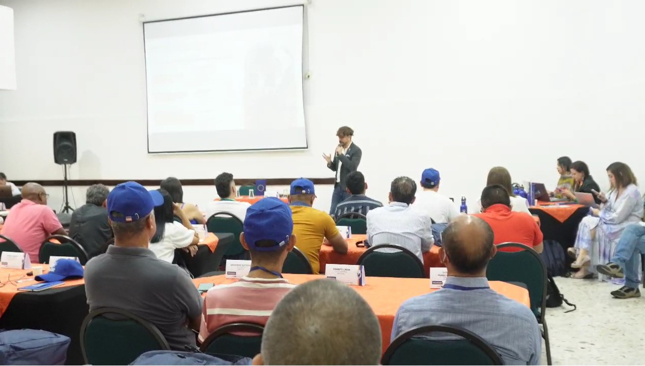 Unidad Solidaria en el Encuentro Nacional con las Redes de Radios Comunitarias Unidad Solidaria en el Encuentro Nacional con las Redes de Radios Comunitarias