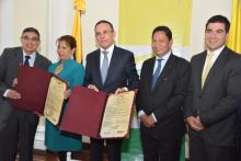 Senado condecora a Cooperativa de Trabajadores del Seguro Social