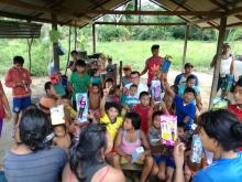 Niños de San José del Guaviare sonríen gracias a NaviDarSonrisas