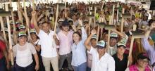 Continúa la entrega y titulación de tierras a campesinos
