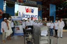 Entrega de material de aprendizaje y proyecto de responsabilidad empresarial en Villanueva