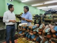 Director de la UAEOS visitó a fabricantes de calzado